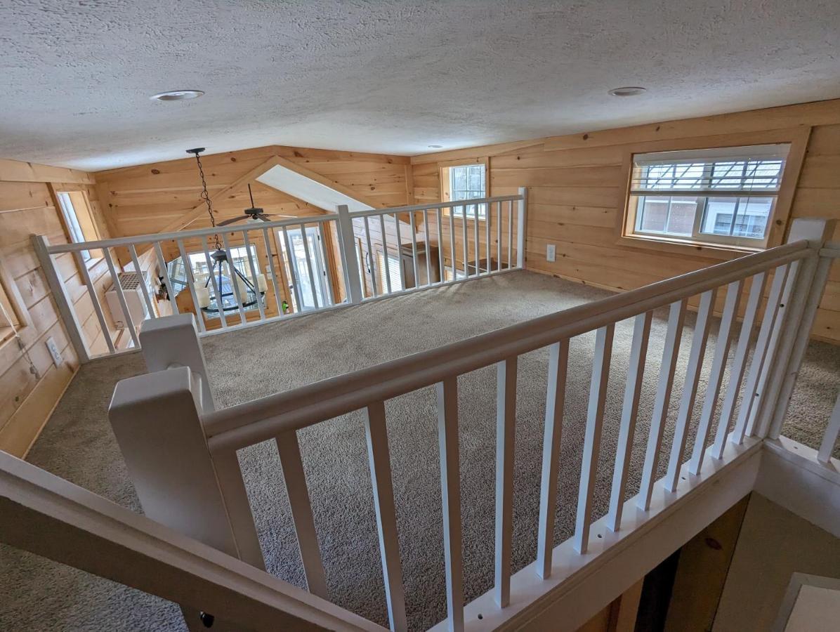 One-Bedroom Loft Cabin Premium