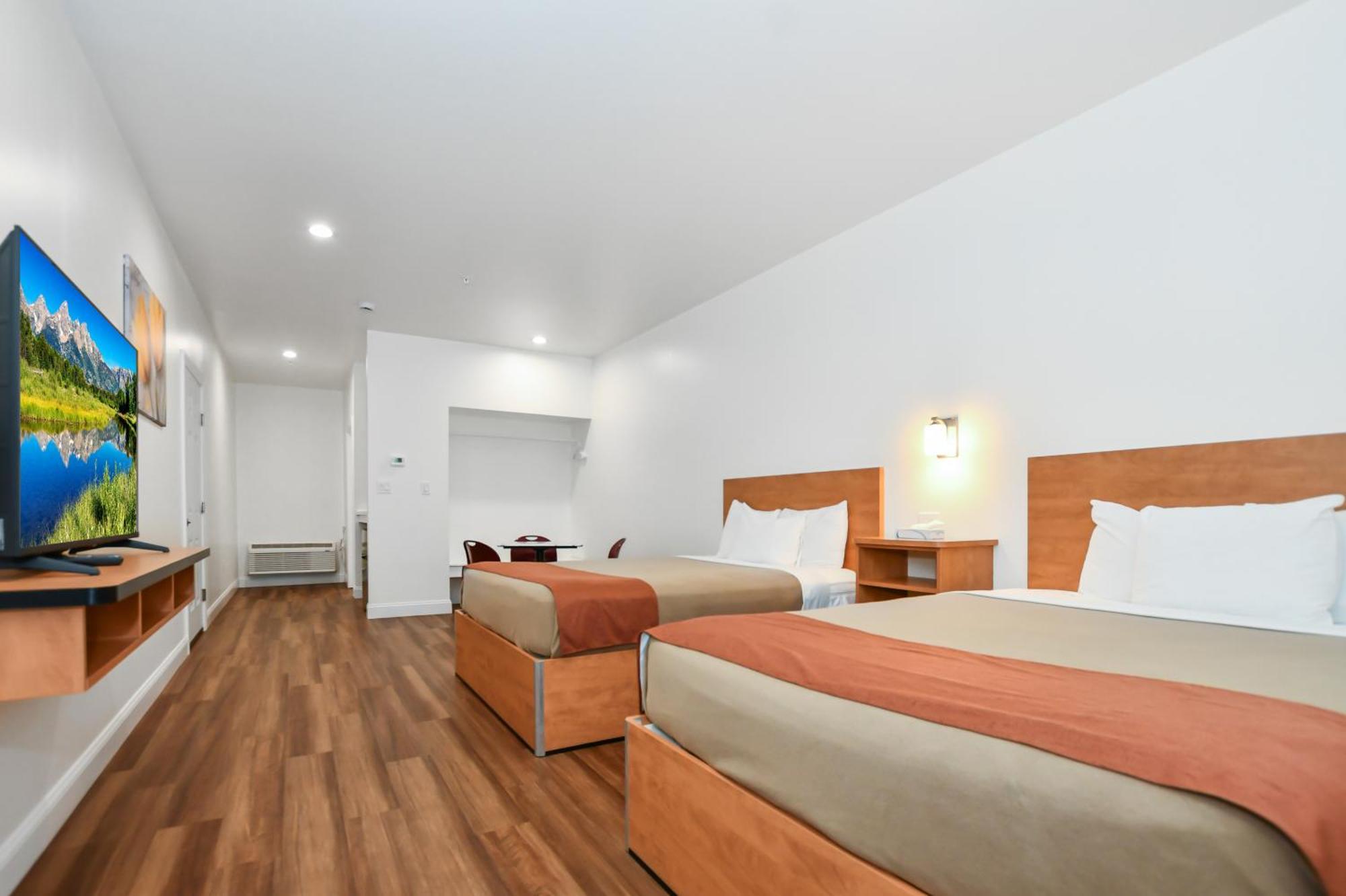 Deluxe Queen Room
