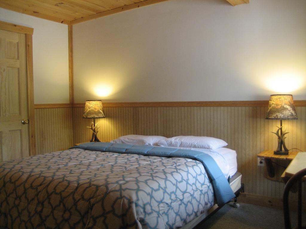 Standard Queen Room One Queen Bed