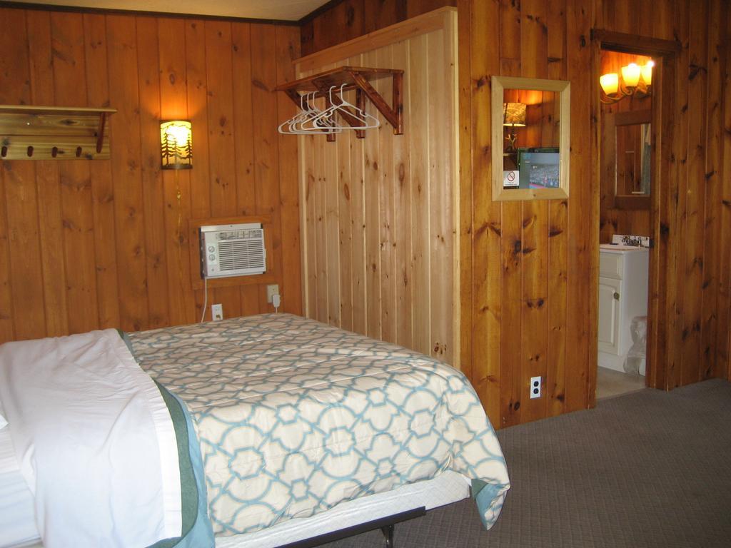 Queen Room One Queen Bed Lake View