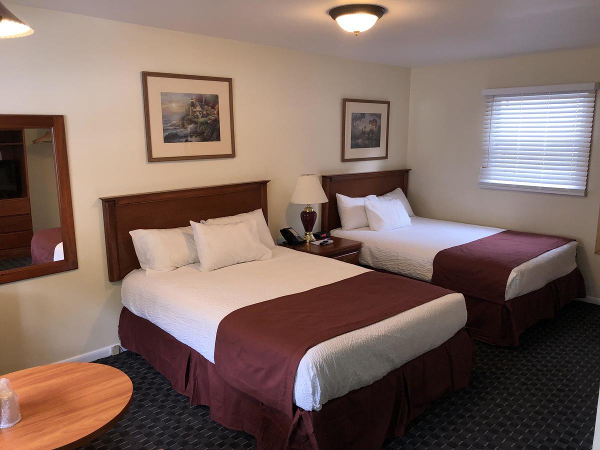 Standard Queen Room Two Queen Beds