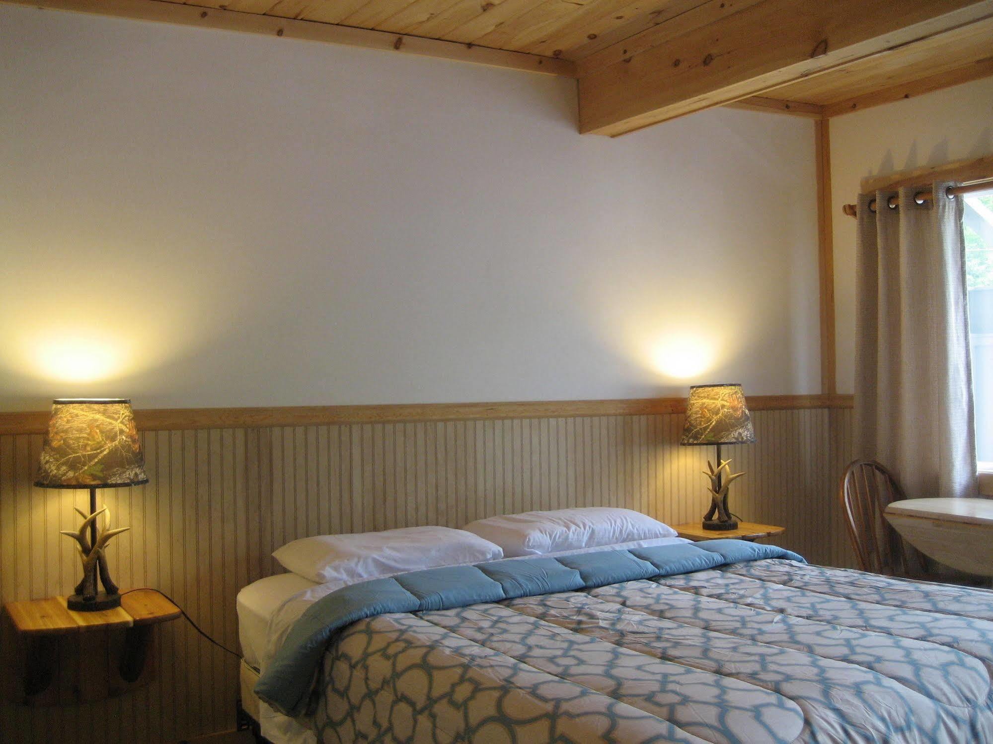 Standard Queen Room One Queen Bed