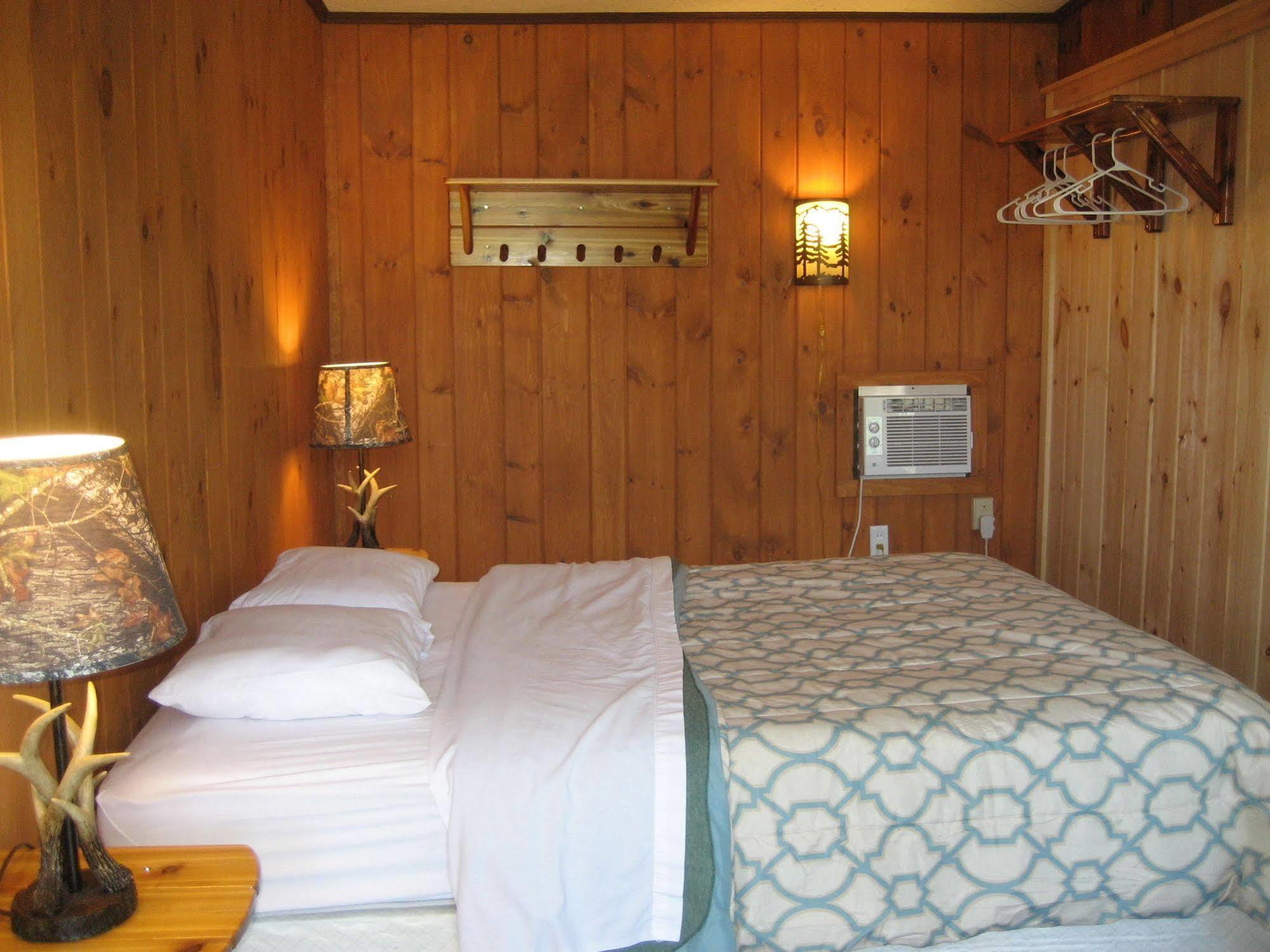 Queen Room One Queen Bed Lake View