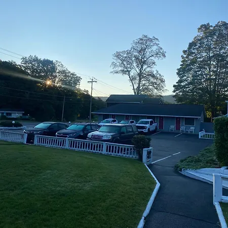Barberry Court Motel &Cabins-3