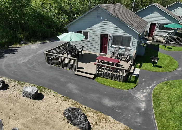 Lake George Diamond Cove Cottages, Cabins, & Hotel