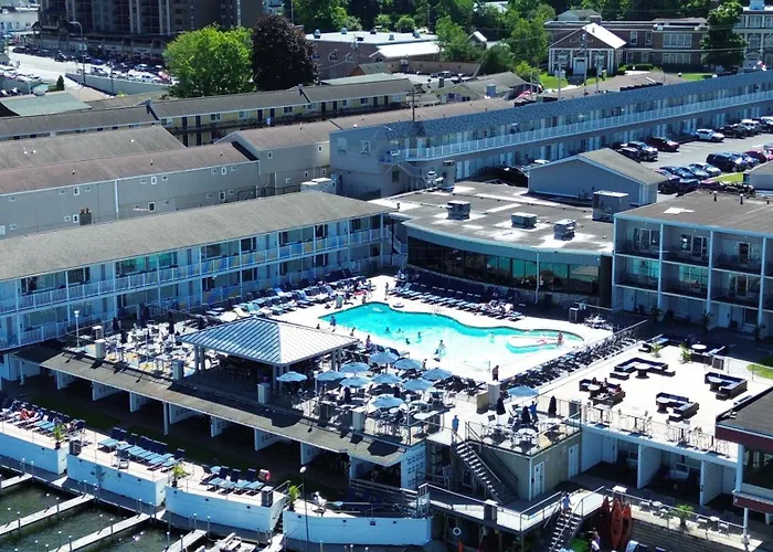 Lake George HotelsGeorgian Lakeside