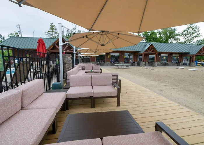 Lake George HotelsScotty'S Lakeside