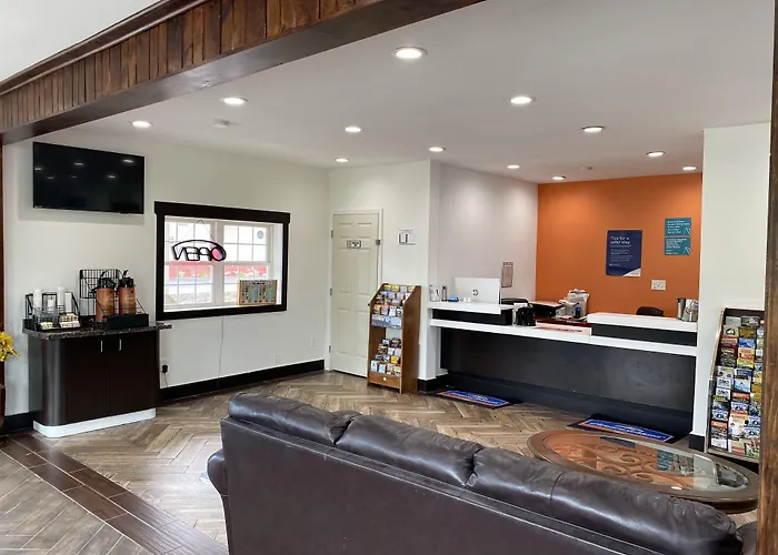 Howard Johnson By Wyndham Lake George