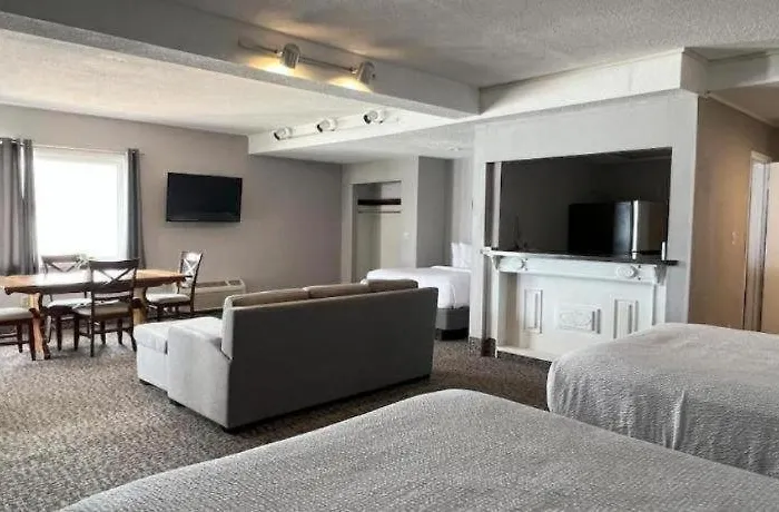 Georgian Lakeside Resort Lake George