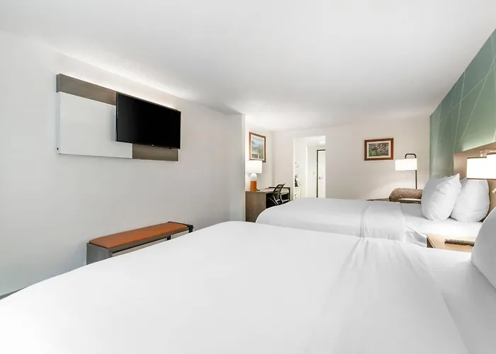 Comfort Inn & Suites Lake George